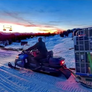 Österreich: Skier, Ski-Doo und Helikopter